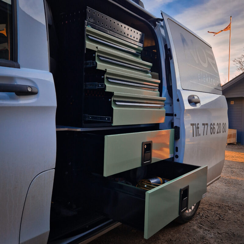 Skuffeseksjon og bunnskuffer Skuffeseksjon og bunnskuffer